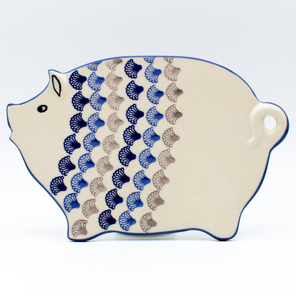 Piggy Cutting Board in Seashells
