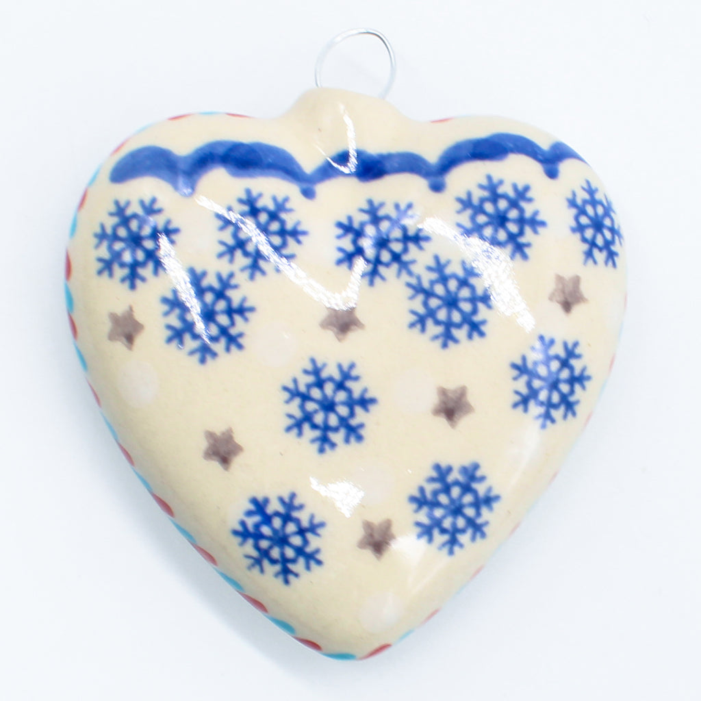 Round Heart-Ornament in Falling Snow