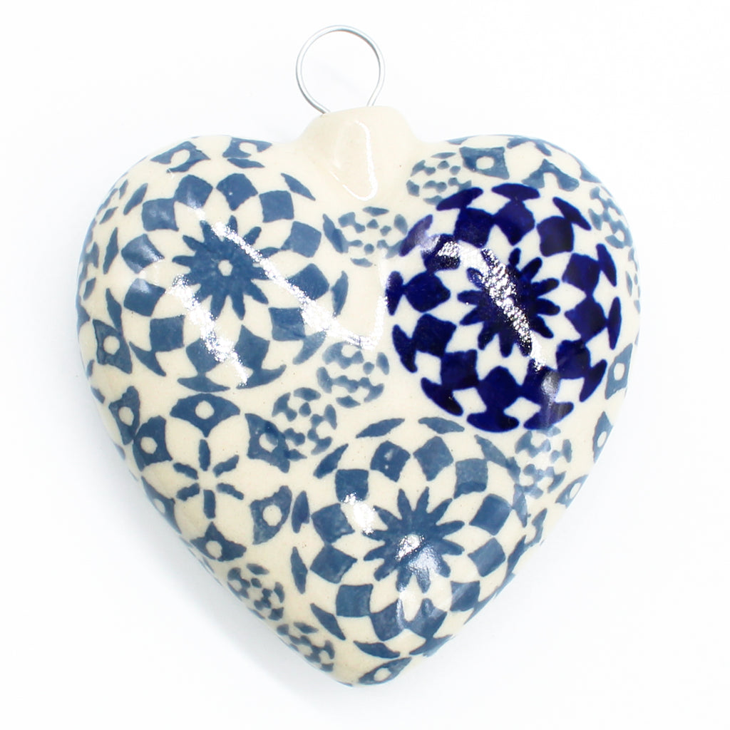 Round Heart-Ornament in Winter Wonderland