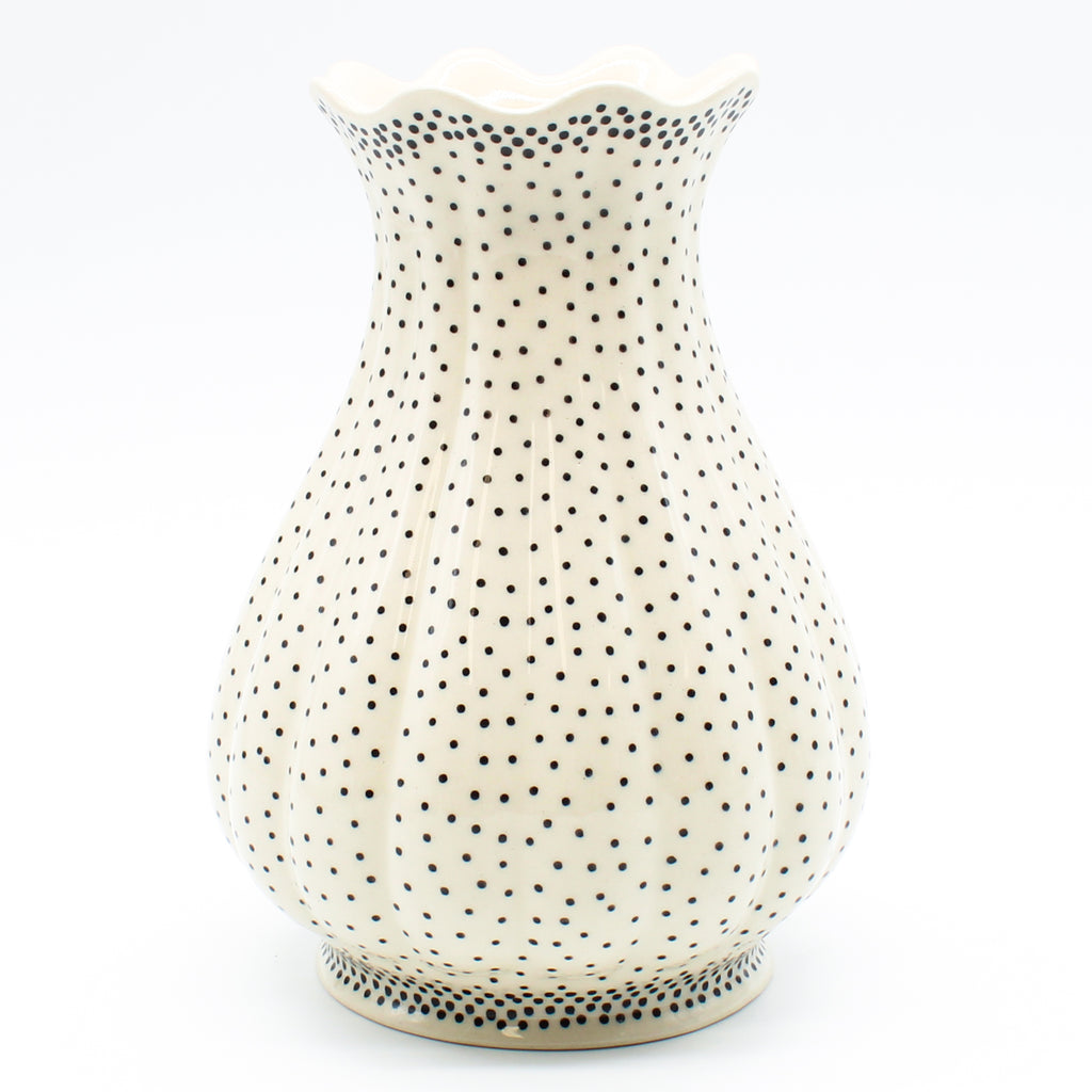 Scalloped Vase in Black Elegance