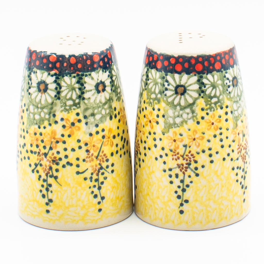 Salt & Pepper Set in Cottage Decor