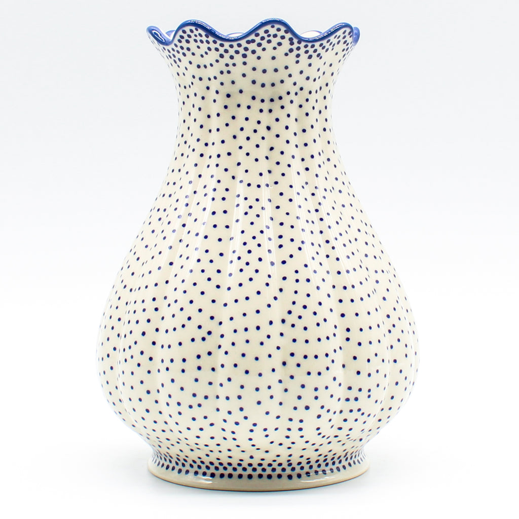 Scalloped Vase in Simple Elegance