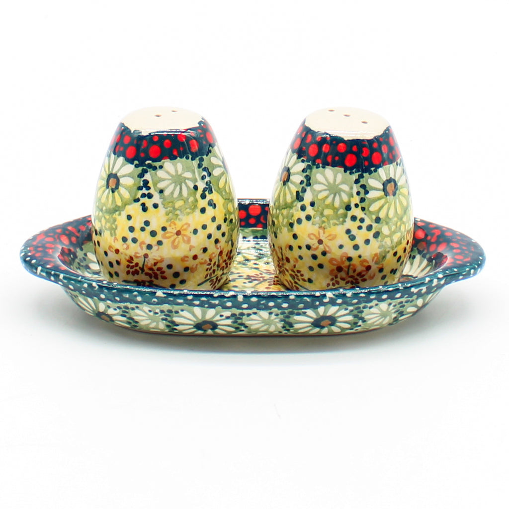 Salt & Pepper Set w/Tray in Cottage Decor
