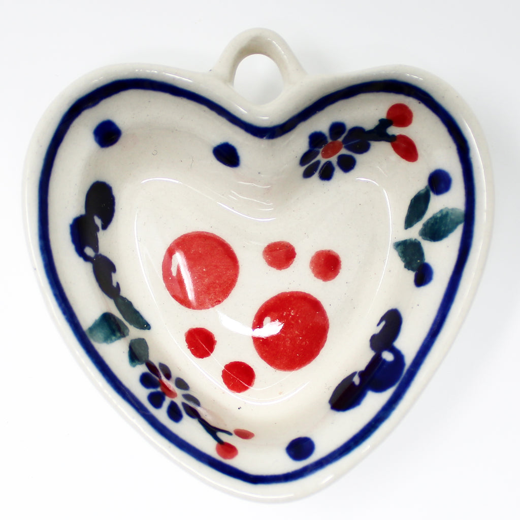 Tiny Heart-Ornament in Traditional Cherries