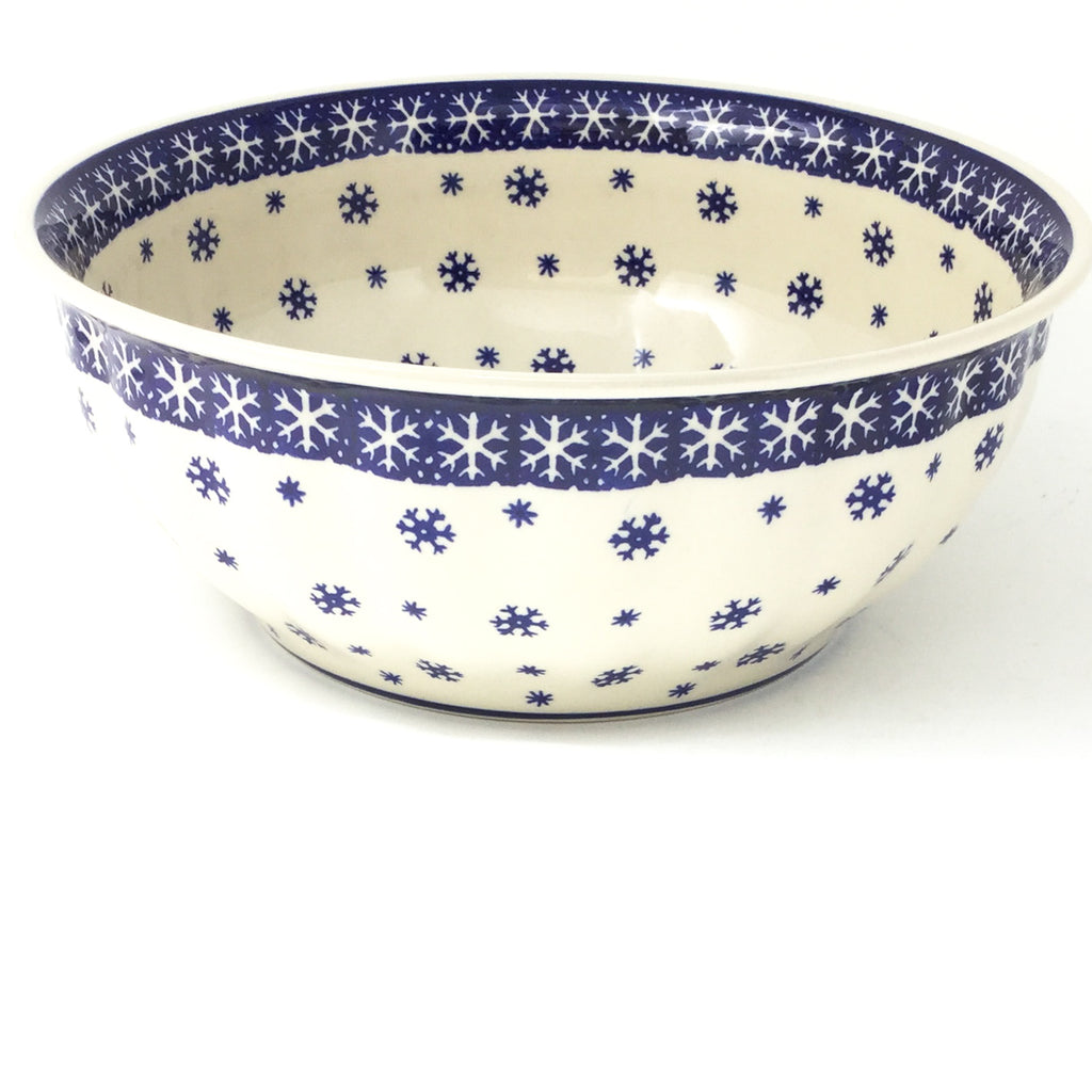 Scalloped Bowl 128 oz in Snowflake