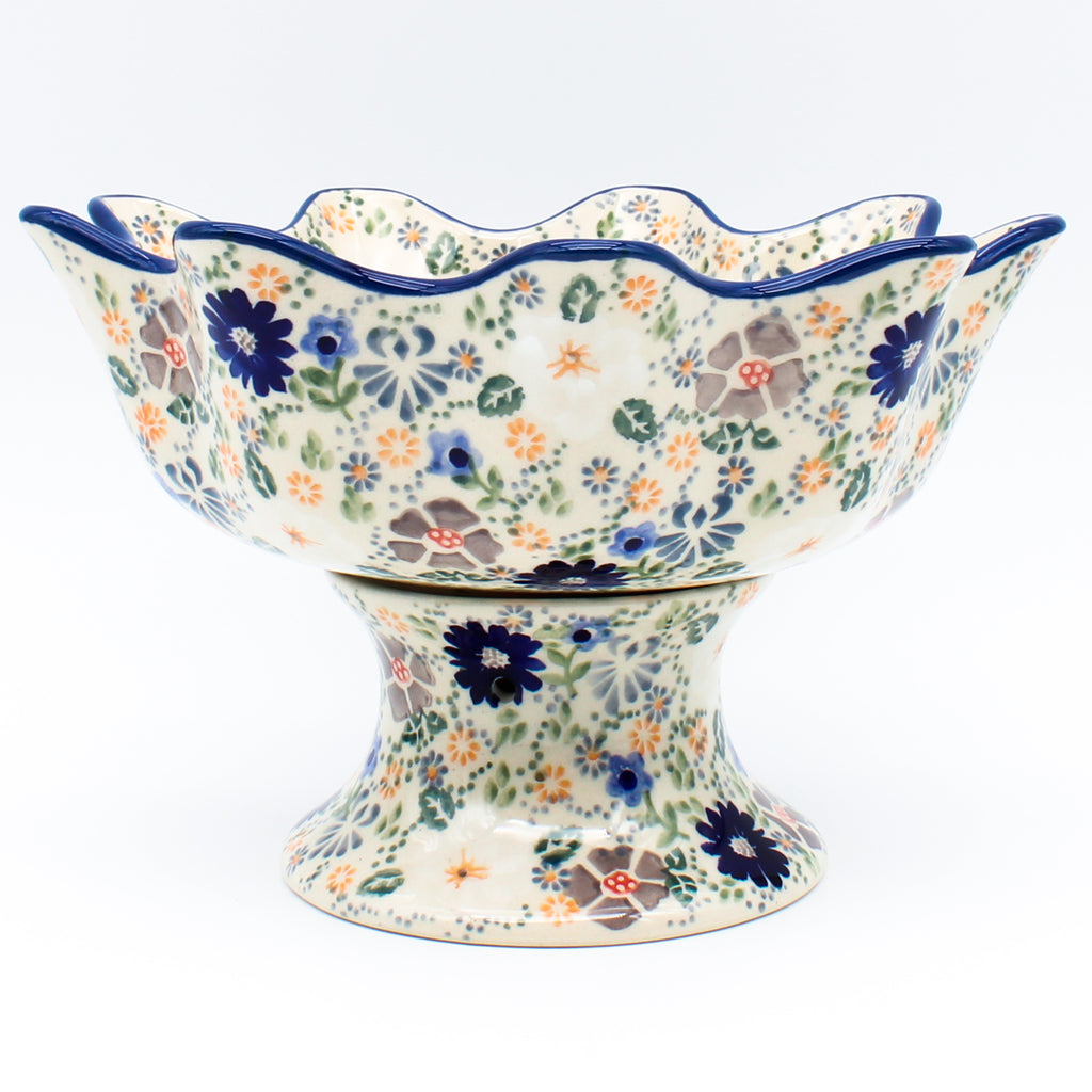 Pedestal Berry Bowl in Morning Breeze