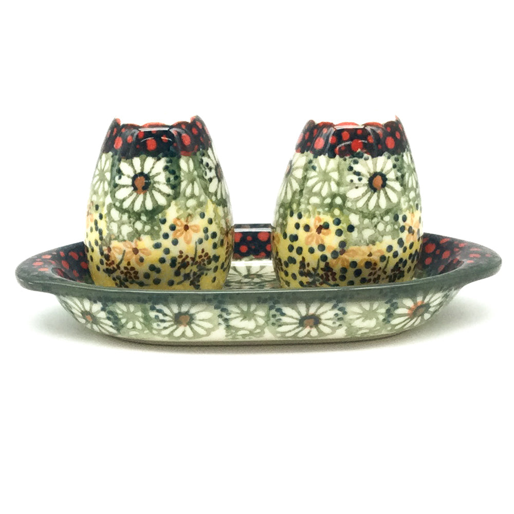 Salt & Pepper Set w/Tray in Cottage Decor