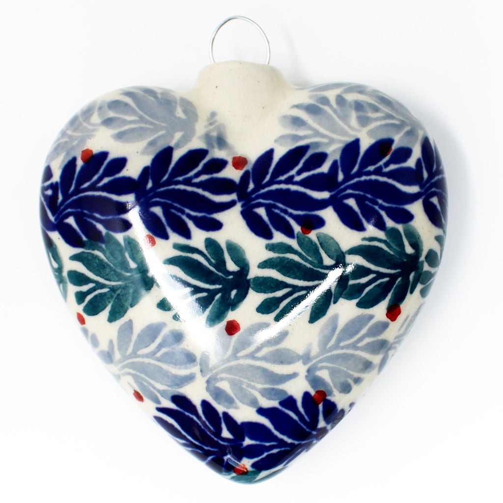 Round Heart-Ornament in Spruce Garland