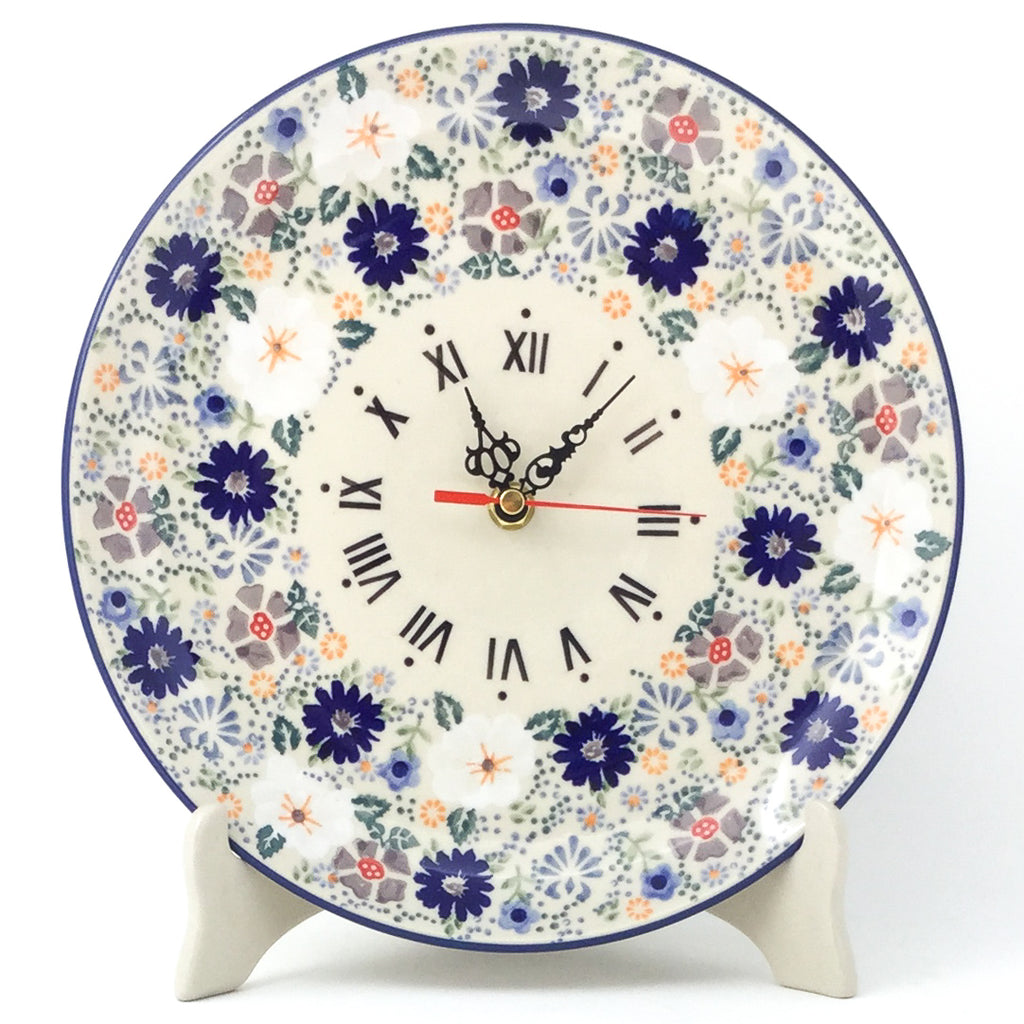 Plate Wall Clock in Morning Breeze